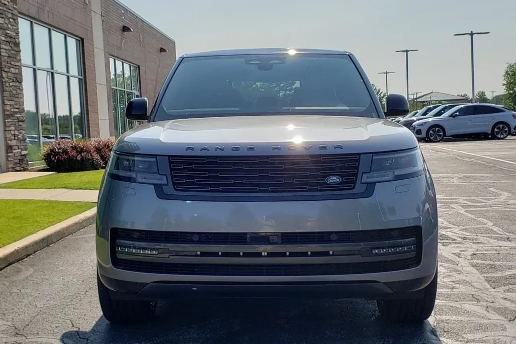 2025 Land Rover Range Rover SE photo 1