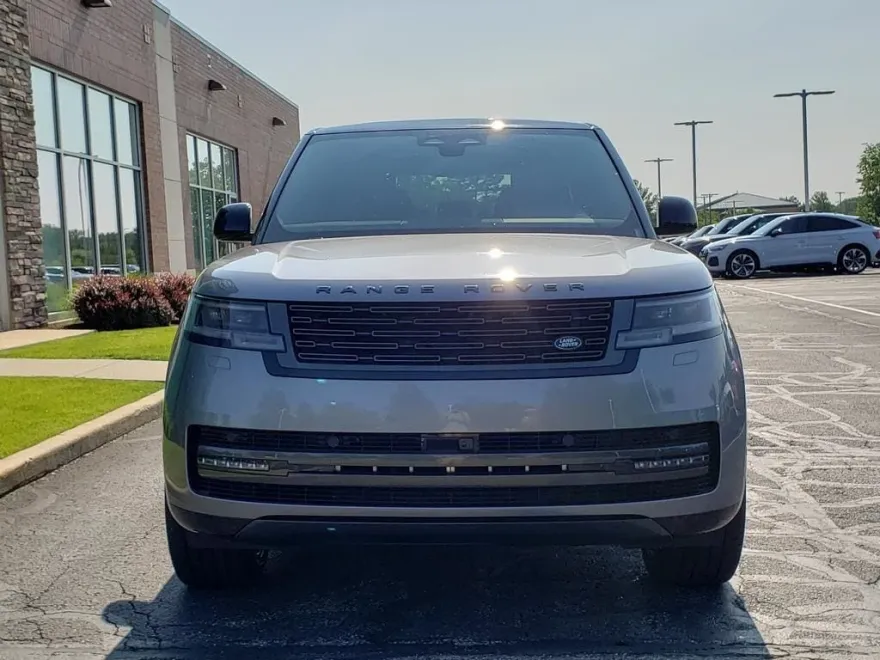 2025 Land Rover Range Rover SE photo 1