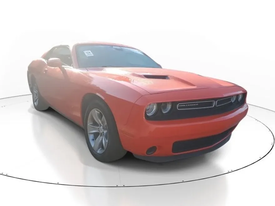 2017 Dodge Challenger SXT photo 1