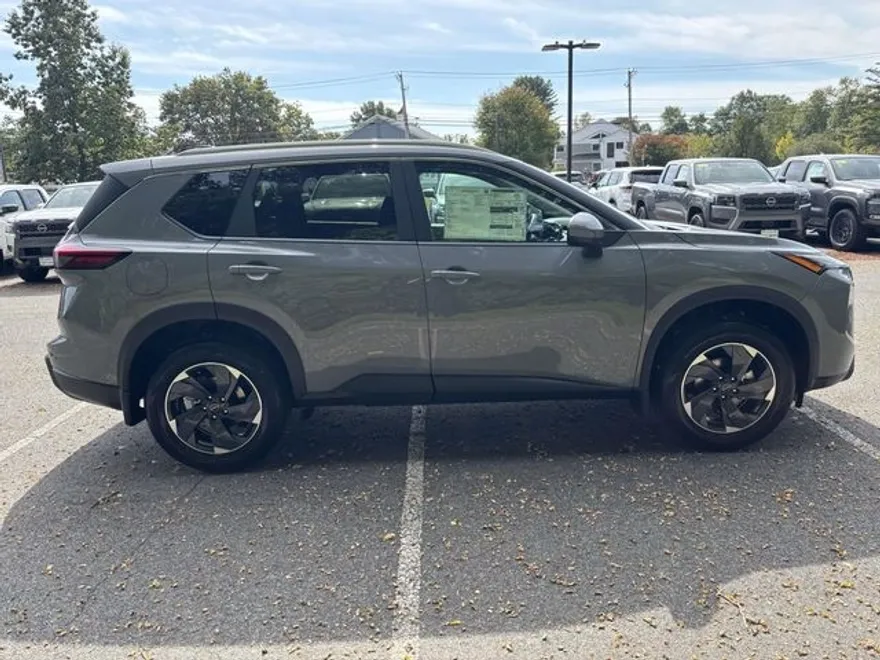 2026 Nissan Rogue SV photo 1