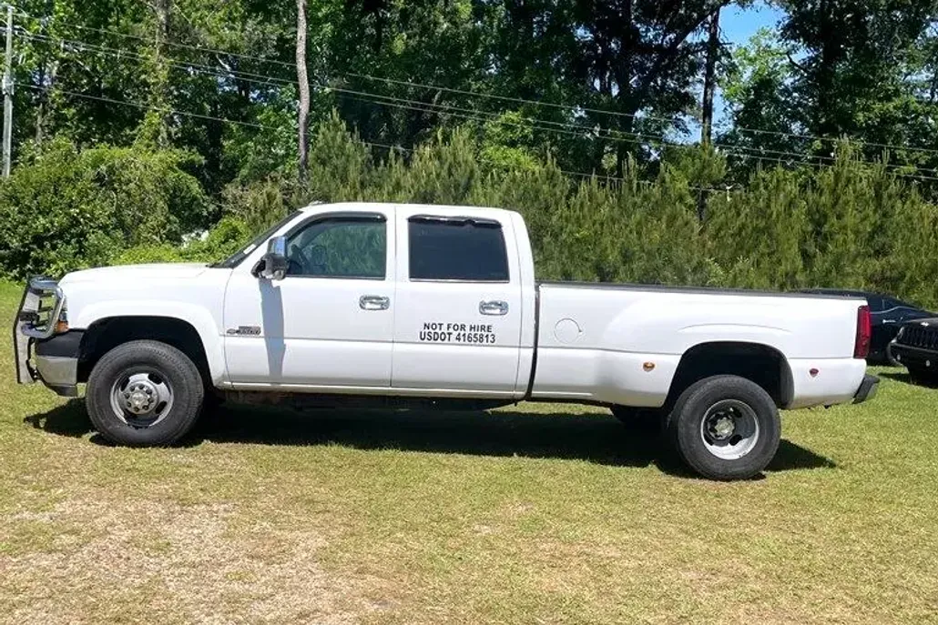 2002 Chevrolet Silverado 3500HD LS photo 1