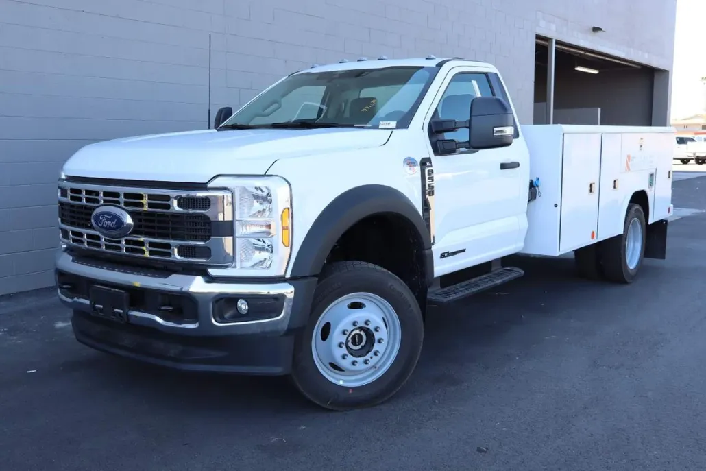 2024 Ford F-550 photo 1