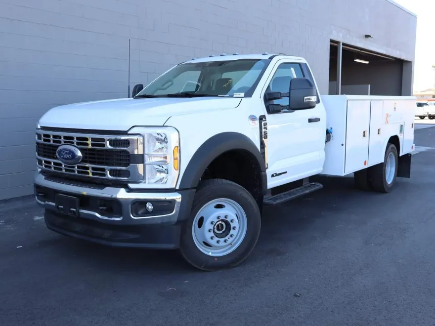 2024 Ford F-550 photo 1
