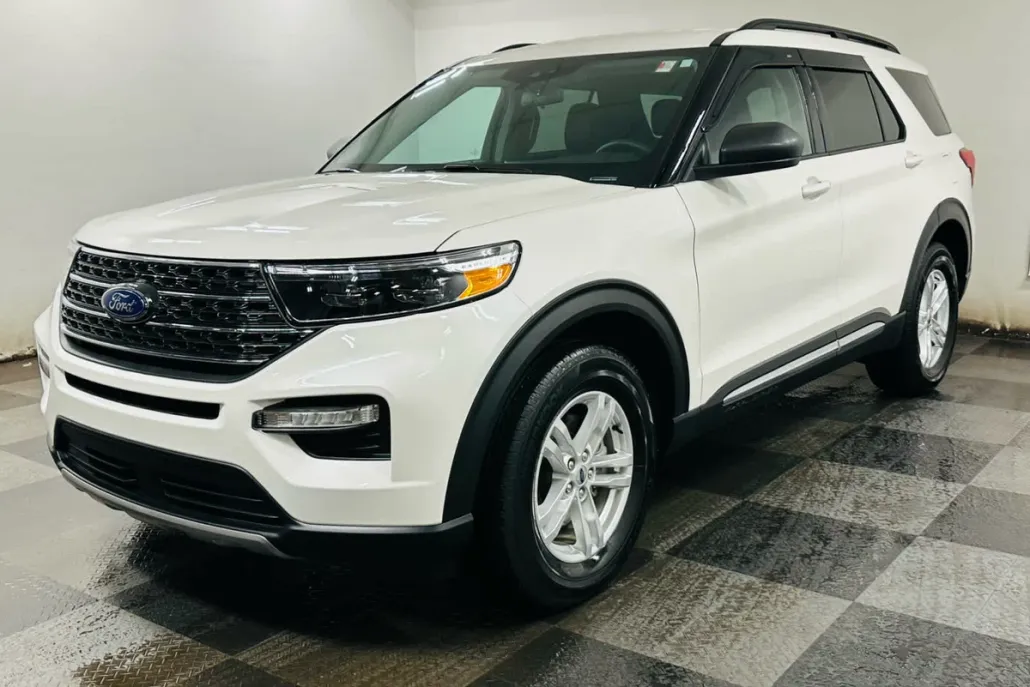 2022 Ford Explorer XLT photo 1