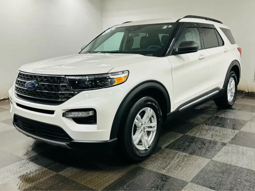 2022 Ford Explorer XLT photo 1