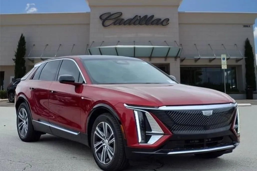 2025 Cadillac Lyriq Luxury photo 1