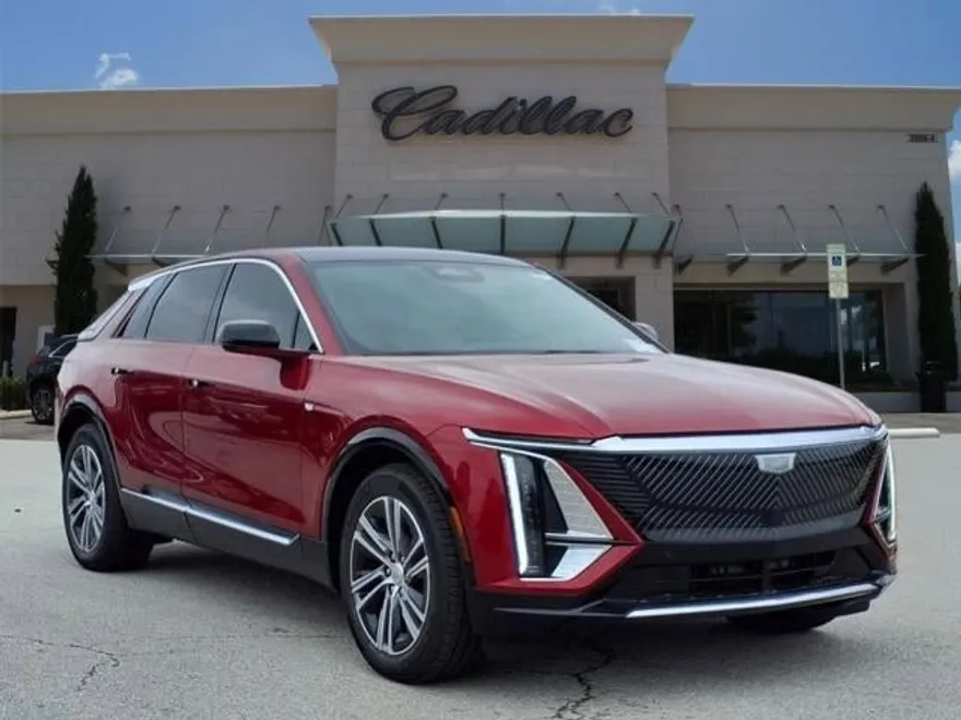 2025 Cadillac Lyriq Luxury photo 1