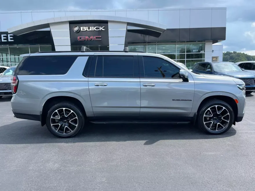 2023 Chevrolet Suburban RST photo 1