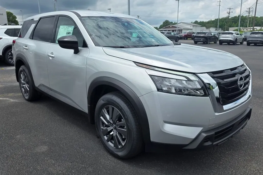 2025 Nissan Pathfinder S photo 1
