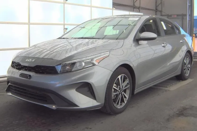 2024 Kia Forte LXS photo 1