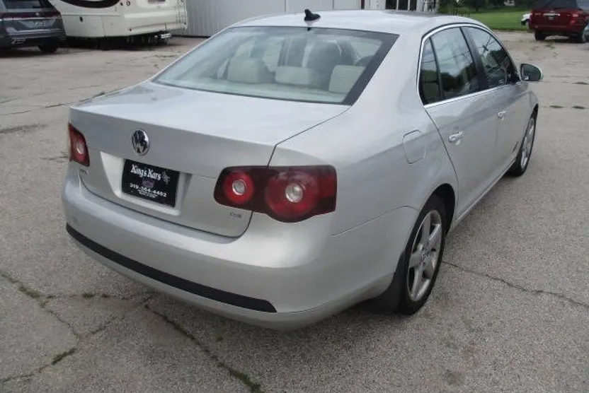2010 Volkswagen Jetta TDI photo 1