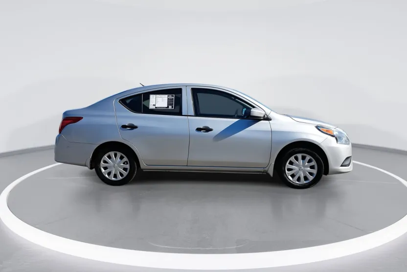 2016 Nissan Versa 1.6 S photo 1
