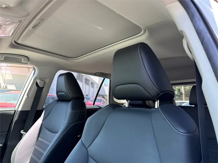 2022 Toyota RAV4 Hybrid XLE Premium photo 1