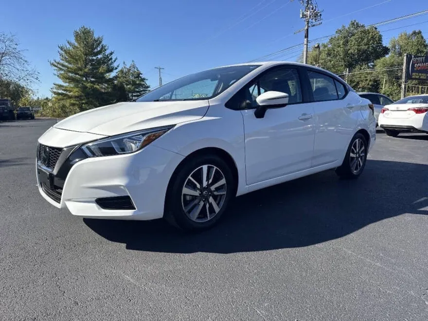 2020 Nissan Versa SV photo 1