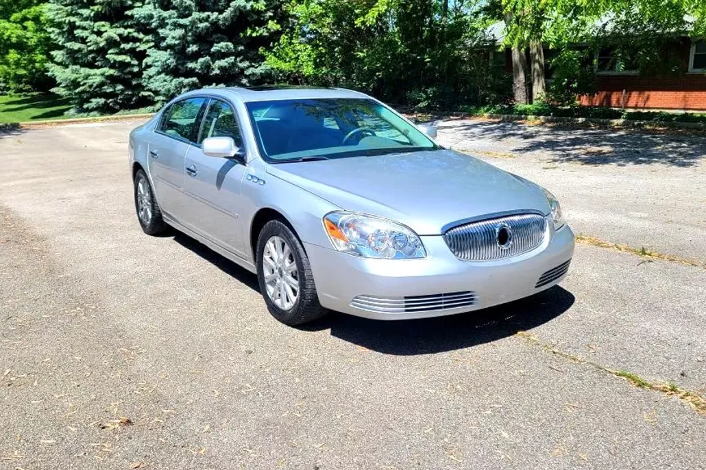 2011 Buick Lucerne CXL photo 1