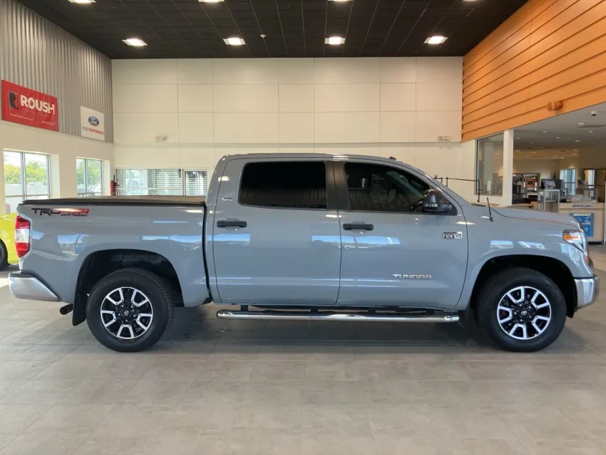 2018 Toyota Tundra SR5 photo 2