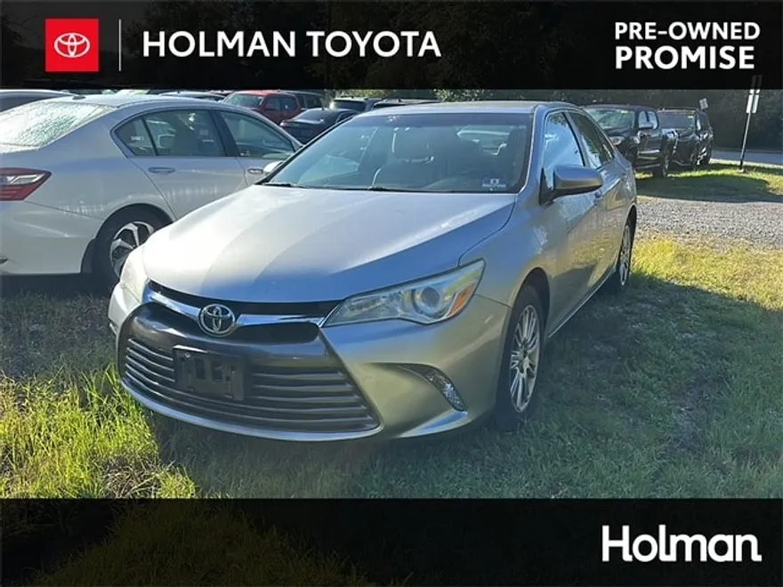 2015 Toyota Camry LE photo 1