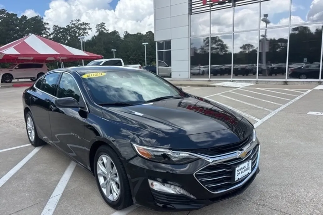 2023 Chevrolet Malibu 1LT photo 1