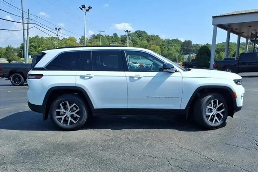 2025 Jeep Grand Cherokee Limited photo 1