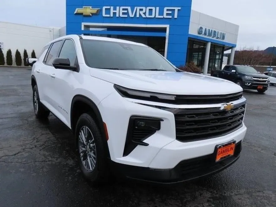 2024 Chevrolet Traverse LS photo 1