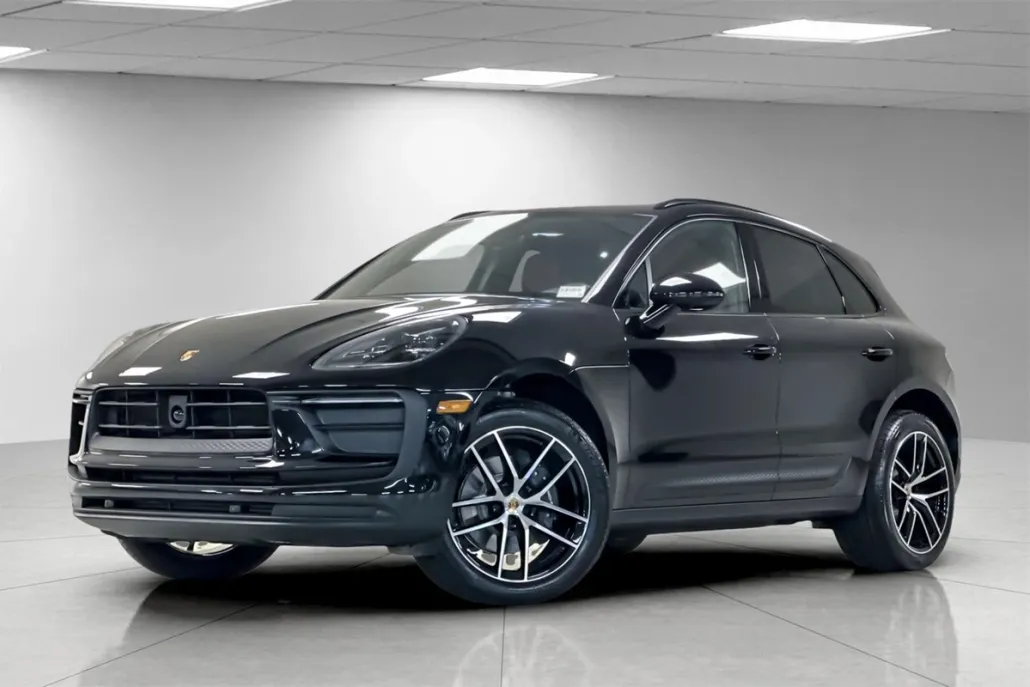 2025 Porsche Macan T photo 1