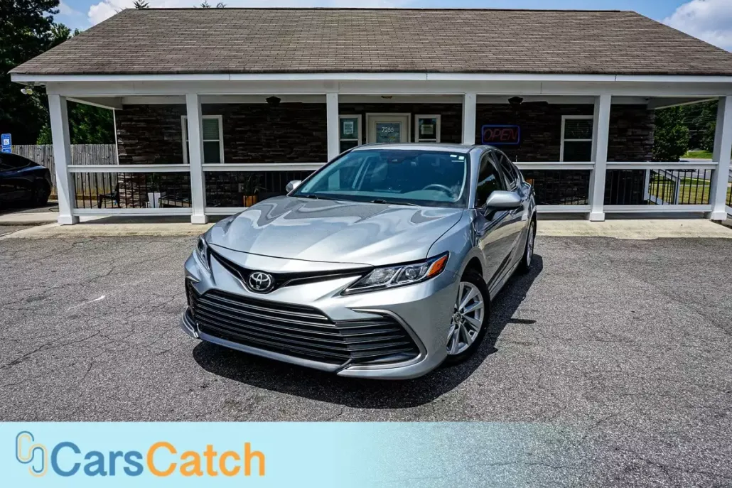 2023 Toyota Camry LE photo 1