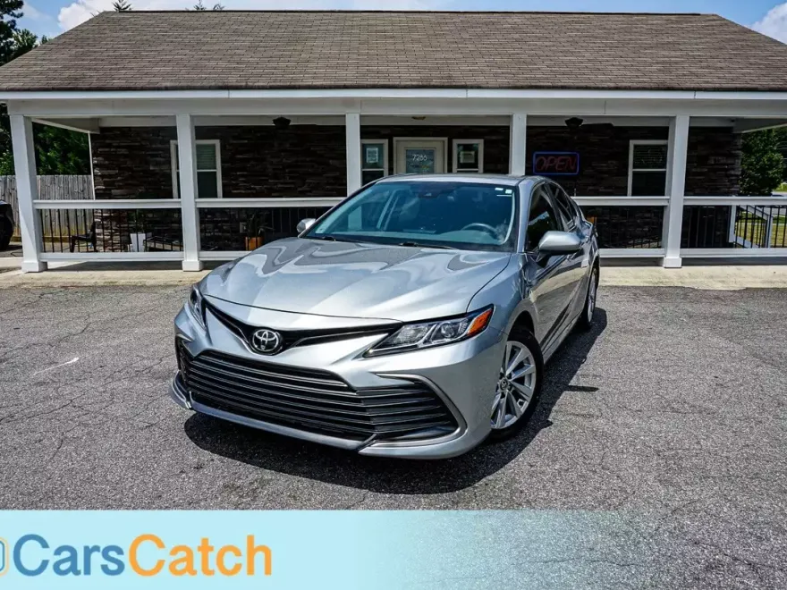 2023 Toyota Camry LE photo 1
