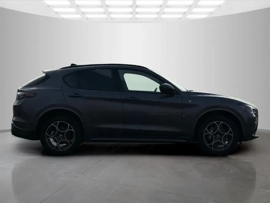 2024 Alfa Romeo Stelvio Ti photo 8