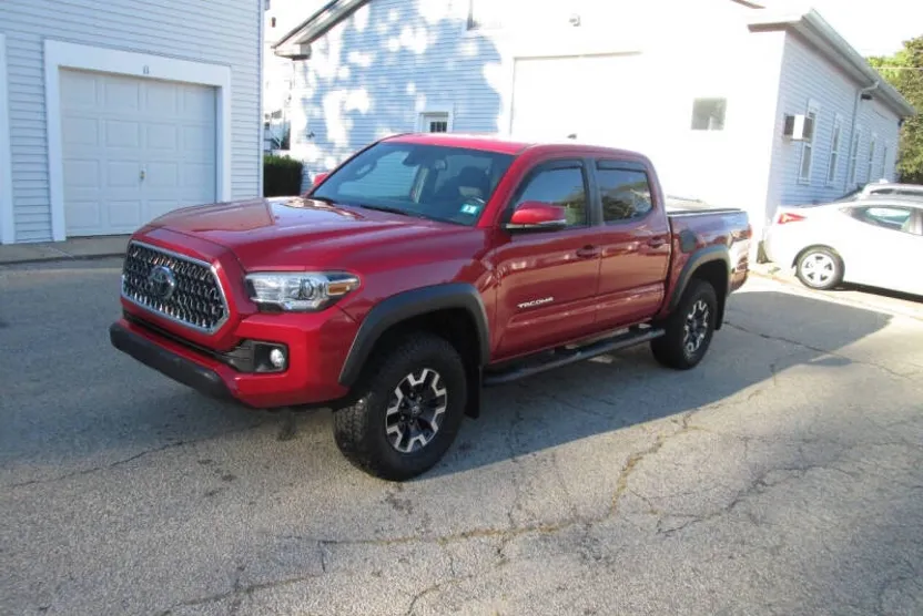 2019 Toyota Tacoma TRD Off-Road photo 1