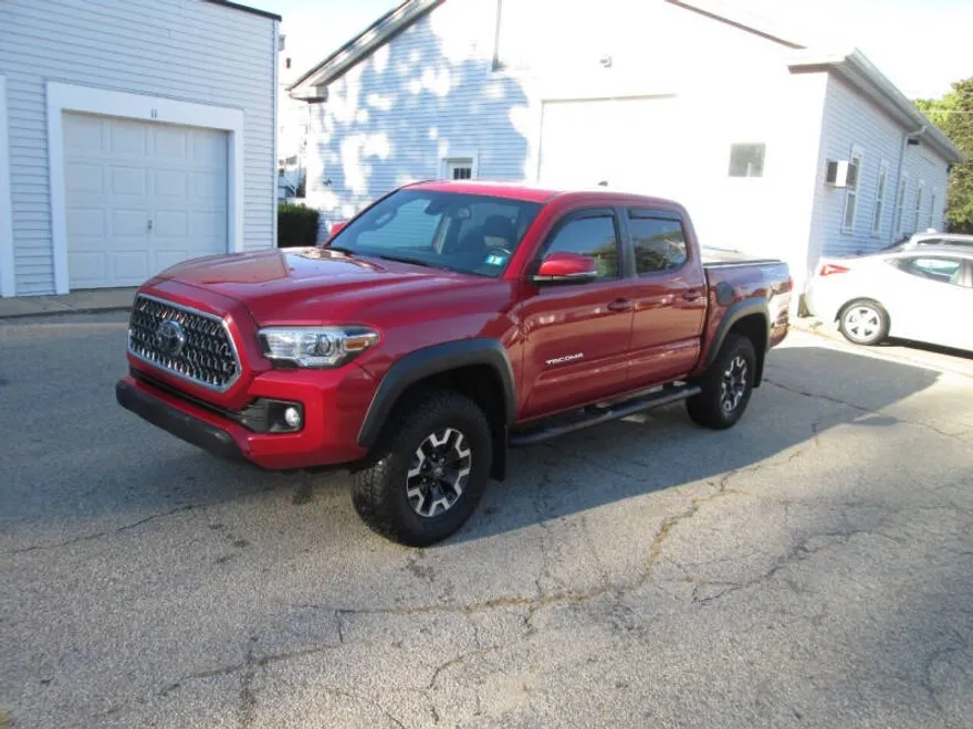 2019 Toyota Tacoma TRD Off-Road photo 1