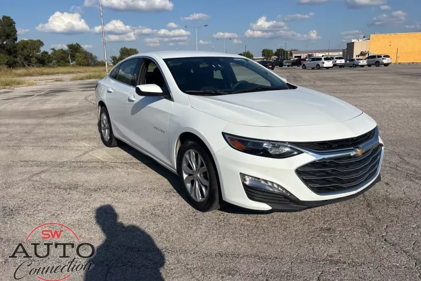 2024 Chevrolet Malibu 1LT photo 1