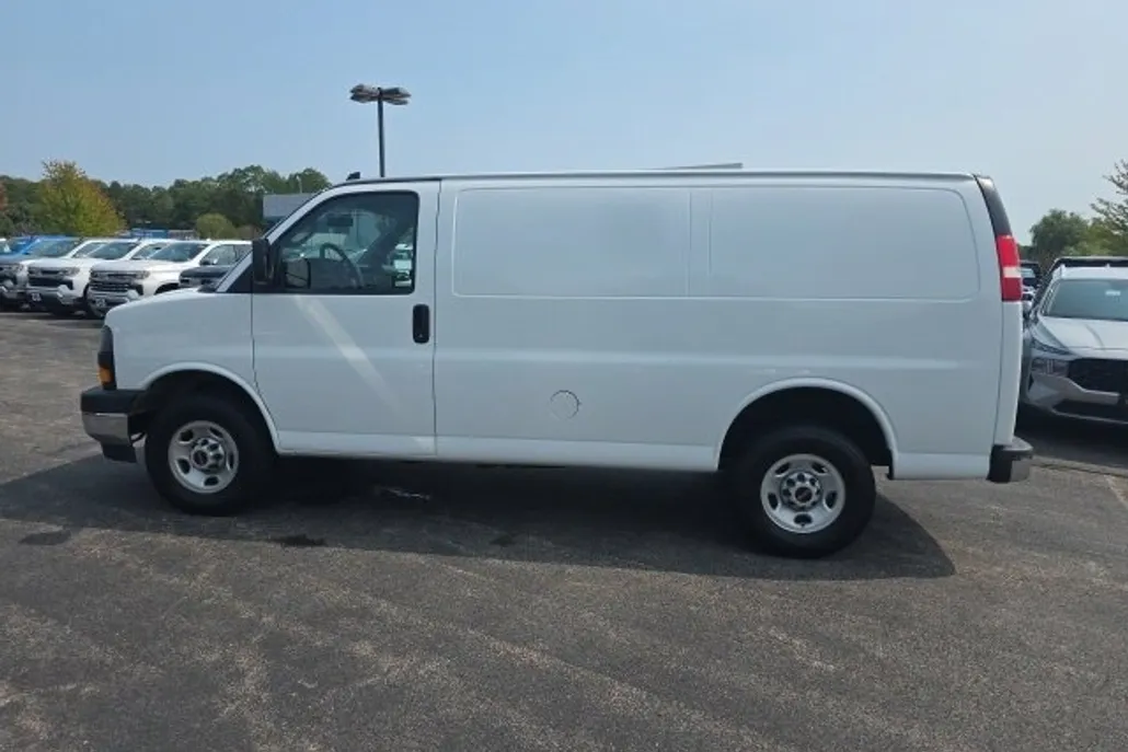 2023 Gmc Savana 2500 Cargo photo 1
