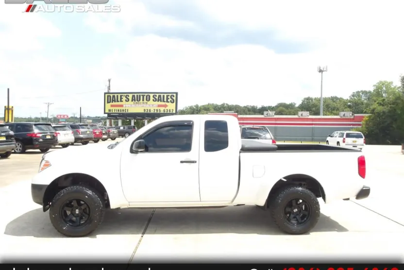 2013 Nissan Frontier King Cab S photo 1