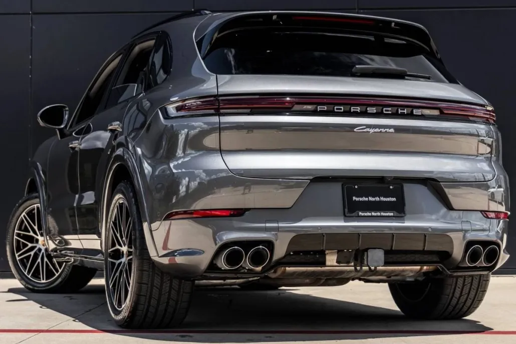 2025 Porsche Cayenne Base photo 1