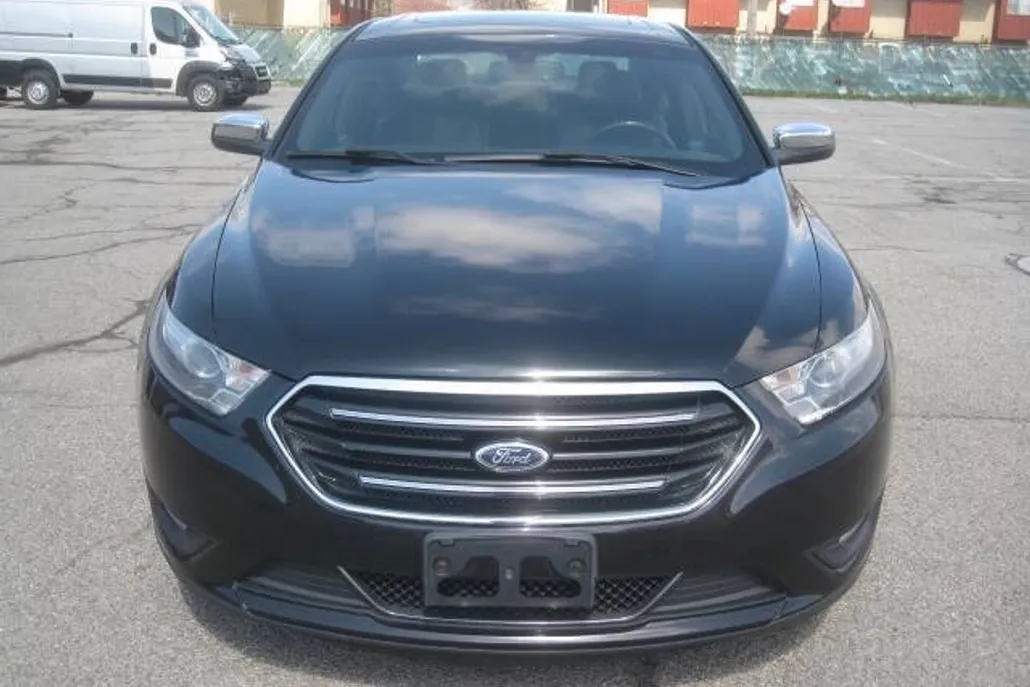 2013 Ford Taurus Limited photo 1