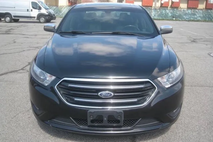 2013 Ford Taurus Limited photo 1