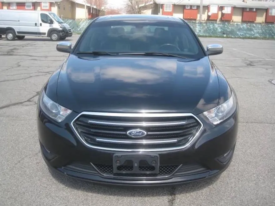 2013 Ford Taurus Limited photo 1