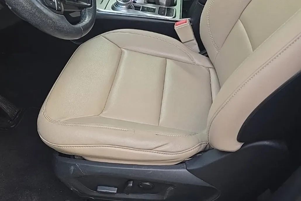 2020 Ford Explorer XLT photo 1