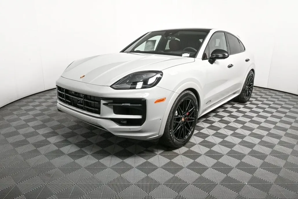 2025 Porsche Cayenne Coupe GTS photo 1