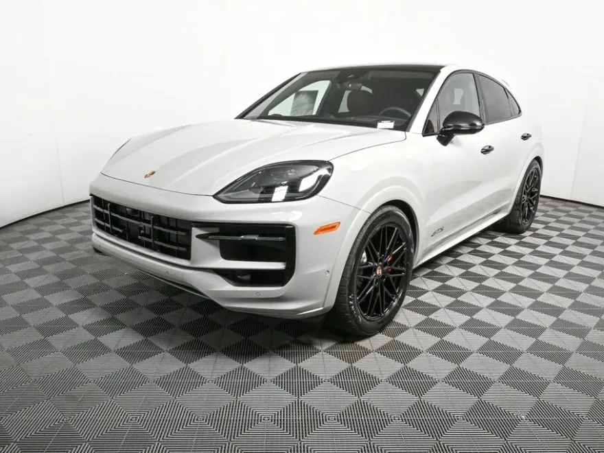2025 Porsche Cayenne Coupe GTS photo 1