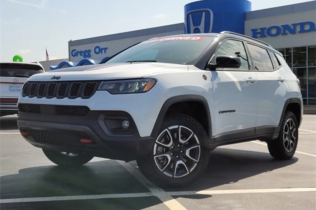 2024 Jeep Compass Trailhawk photo 1