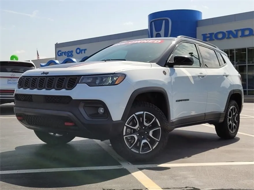2024 Jeep Compass Trailhawk photo 1