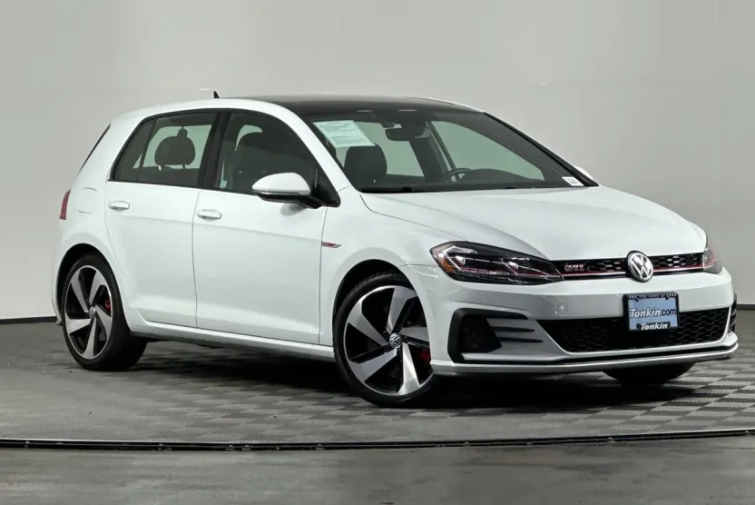2019 Volkswagen Golf GTI SE photo 1
