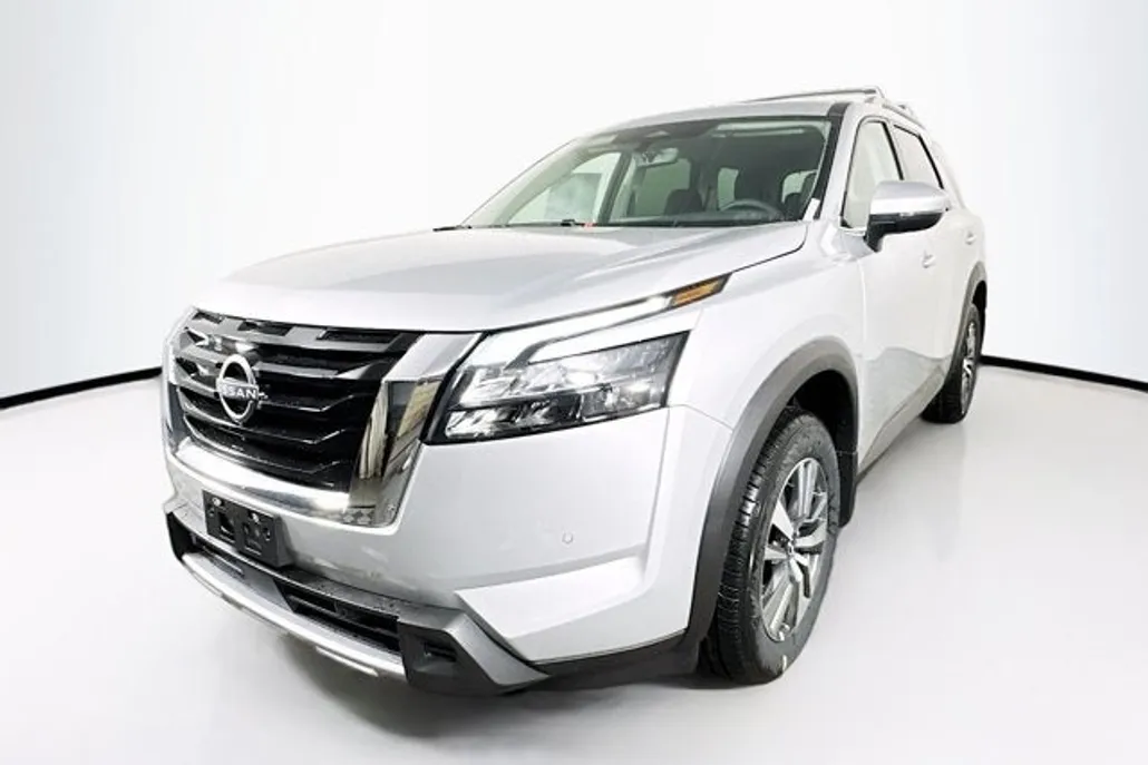 2025 Nissan Pathfinder SL photo 1