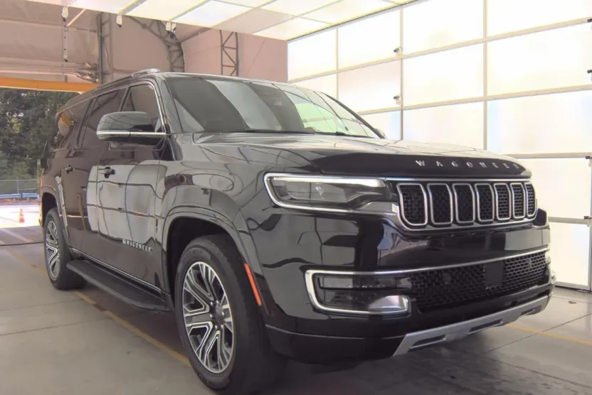 2024 Jeep Wagoneer L Series II photo 1