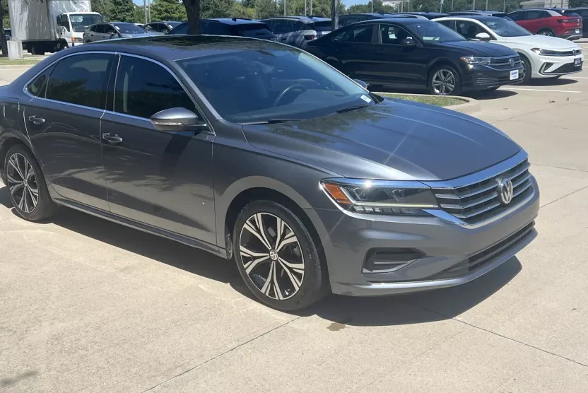 2022 Volkswagen Passat 2.0T SE photo 1