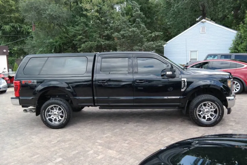 2019 Ford F-350 Lariat photo 1