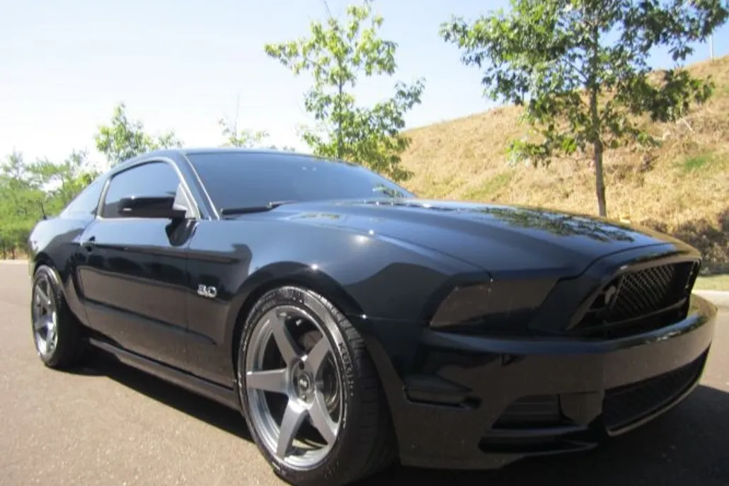 2013 Ford Mustang GT Premium photo 1