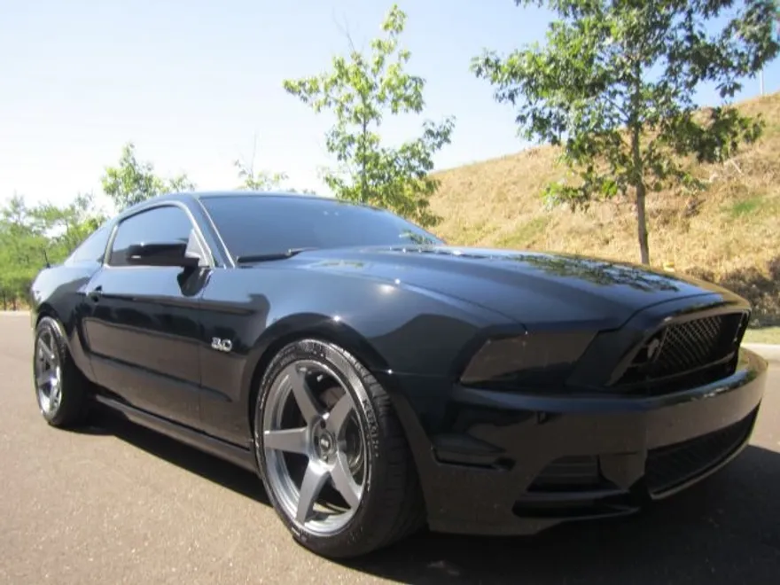 2013 Ford Mustang GT Premium photo 1