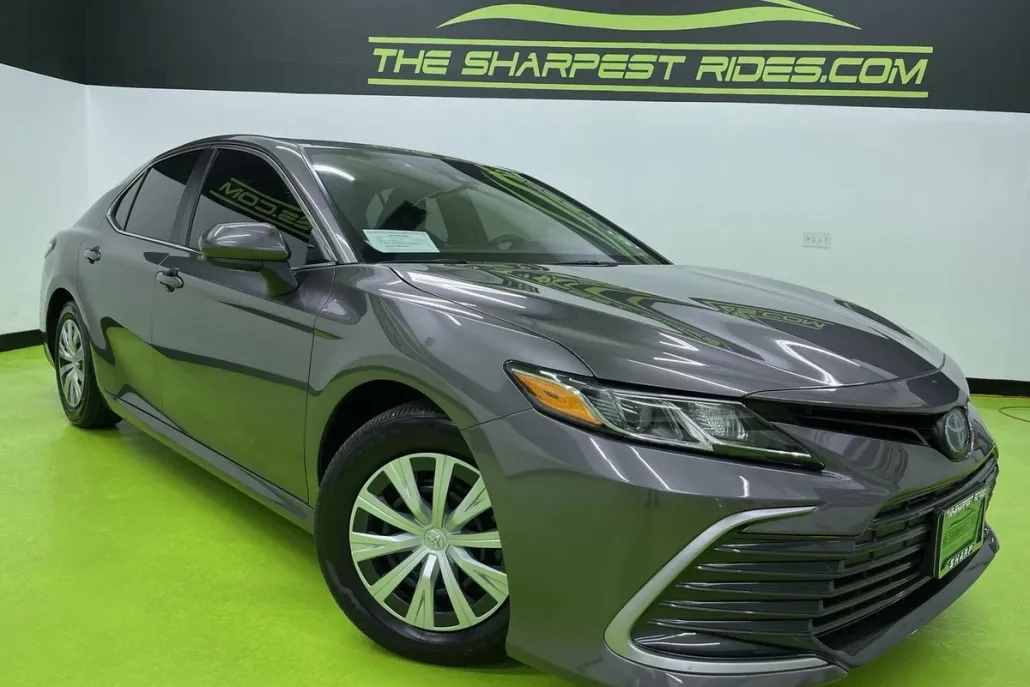 2023 Toyota Camry Hybrid LE photo 1